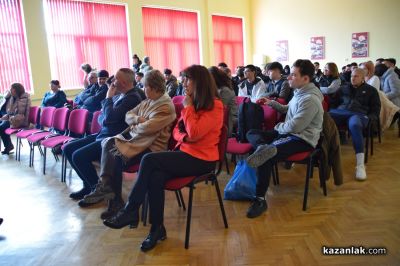 Единадесетокласници от Механото почерпиха опит от бивши възпитаници на гимназията, носители на наградата “Ученик на годината“