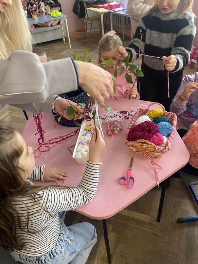 Третокласниците от ОУ „Чудомир“ са готови да посрещнат Баба Марта