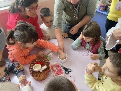 Третокласниците от ОУ „Чудомир“ са готови да посрещнат Баба Марта