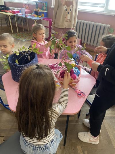 Третокласниците от ОУ „Чудомир“ са готови да посрещнат Баба Марта