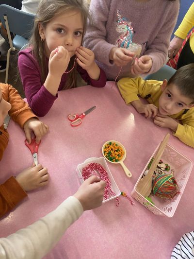 Третокласниците от ОУ „Чудомир“ са готови да посрещнат Баба Марта