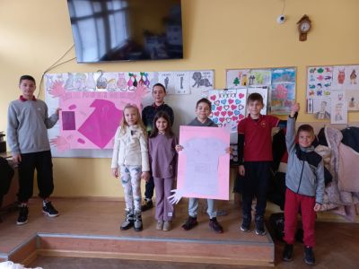 Учениците от ОУ „Мати Болгария“ се обединиха под мотото „НЕ на агресията, но НЕ за ден!“
