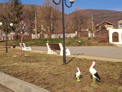 Град Шипка посреща Баба Марта в червено-бяла премяна