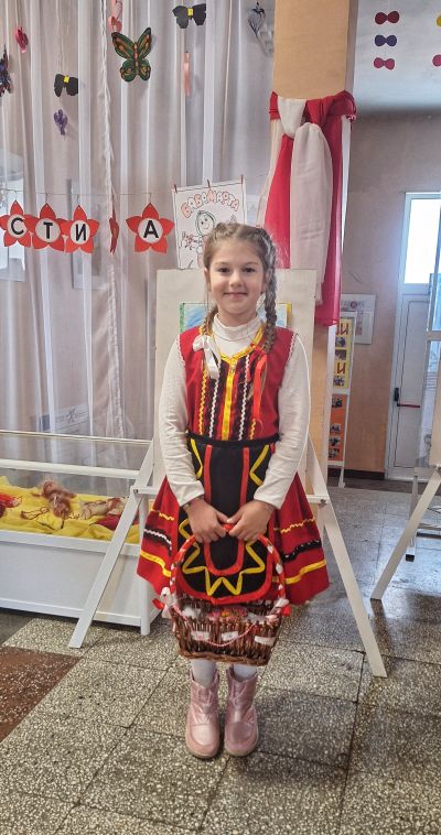 Червено - бели усмивки от ОУ „Чудомир“