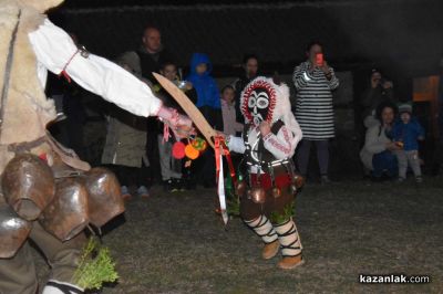 Традиции и обичаи на Сирни заговезни: Ритуален огън, прошка и “Хамкане“ в Казанлък