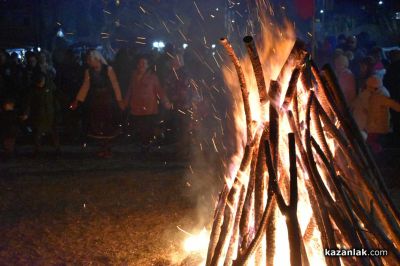 Традиции и обичаи на Сирни заговезни: Ритуален огън, прошка и “Хамкане“ в Казанлък