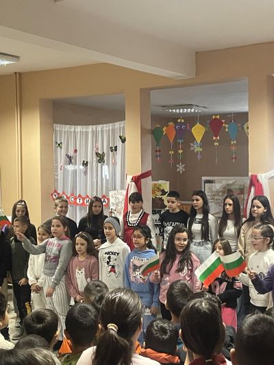 В ОУ „Чудомир“ – Казанлък отбелязаха тържествено 3 март