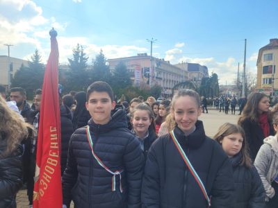 Хиляди изкачиха стъпалата до Паметника на свободата в чест на 147 г. Свободна България