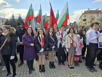 Хиляди изкачиха стъпалата до Паметника на свободата в чест на 147 г. Свободна България