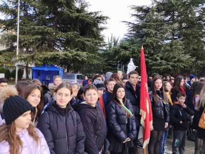 Хиляди изкачиха стъпалата до Паметника на свободата в чест на 147 г. Свободна България