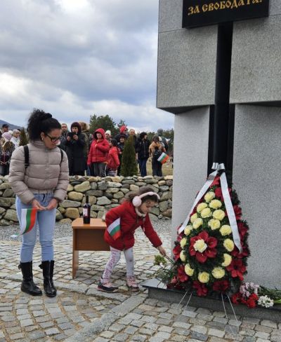 Трети март в Гурково бе честван със  забележителна историческа възстановка