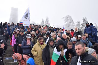 Хиляди изкачиха стъпалата до Паметника на свободата в чест на 147 г. Свободна България