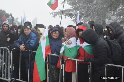 Хиляди изкачиха стъпалата до Паметника на свободата в чест на 147 г. Свободна България