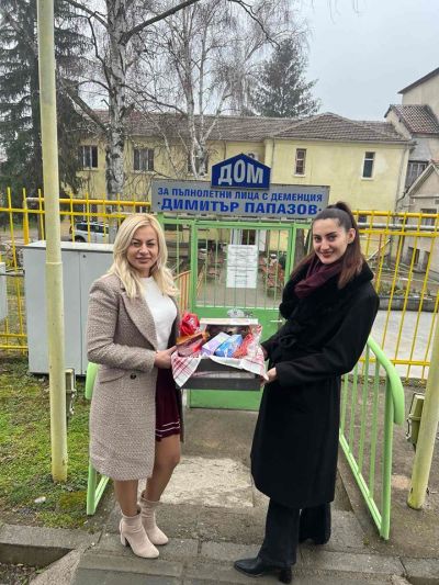 Инър Уийл клуб Казанлък зарадва живущите от домовете за възрастни хора в града за Баба Марта