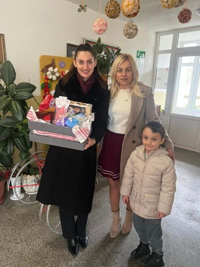 Инър Уийл клуб Казанлък зарадва живущите от домовете за възрастни хора в града за Баба Марта