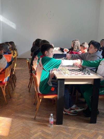 ОУ “Мати Болгария“ втори на общинското първенство по шахмат