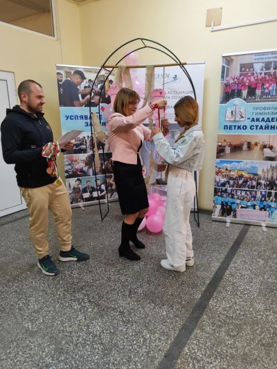 Турнир по тенис на маса се състоя в Профилирана гимназия „Академик Петко Стайнов“