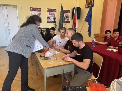 Представиха първата специалност “Компютърна техника и технологии“ през месеца на професиите в ПГ “Иван Хаджиенов“