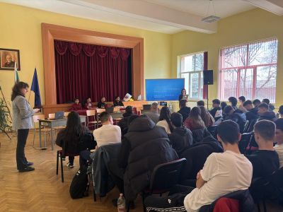 Представиха първата специалност “Компютърна техника и технологии“ през месеца на професиите в ПГ “Иван Хаджиенов“