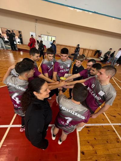 Механото пребориха девет отбора за златните медали в ученическите игри по волейбол 