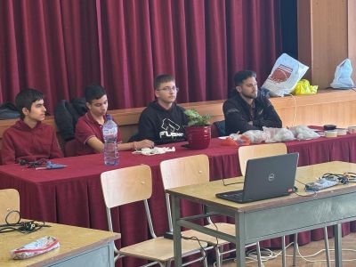 Представиха първата специалност “Компютърна техника и технологии“ през месеца на професиите в ПГ “Иван Хаджиенов“