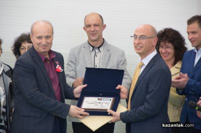 Двоен празник в ППМГ “Никола Обрешков“ Казанлък: След 4 десетилетия бе открит изцяло нов физкултурен салон