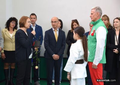 Двоен празник в ППМГ “Никола Обрешков“ Казанлък: След 4 десетилетия бе открит изцяло нов физкултурен салон