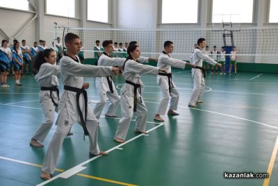 Двоен празник в ППМГ “Никола Обрешков“ Казанлък: След 4 десетилетия бе открит изцяло нов физкултурен салон