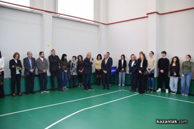 Двоен празник в ППМГ “Никола Обрешков“ Казанлък: След 4 десетилетия бе открит изцяло нов физкултурен салон