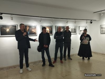 Крайдунавските фотографи от Русе подредиха изложба в Казанлък 