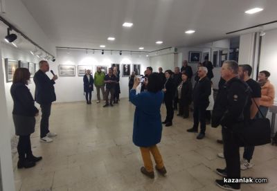 Крайдунавските фотографи от Русе подредиха изложба в Казанлък 