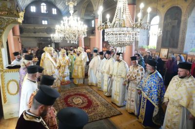 Митрополит Киприан отбелязва тържествено 49-ия си рожден ден в Казанлък