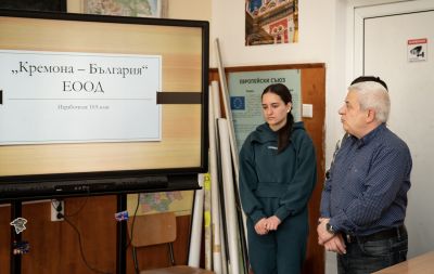 Бинарен урок в ПГЛПТ разгледа културно-историческите и географски пресечни точки между Италия и България