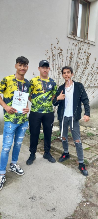 Шампионската титла на Общинския турнир по тенис на маса отиде при отбора на ПГ „Акад. Петко Стайнов“