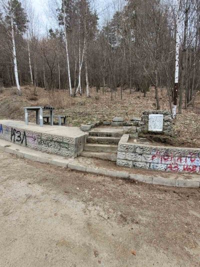 ДГС Казанлък реновира и почисти паметната плоча на Феликс Вожли