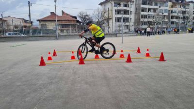 ОУ „Георги Кирков” бе домакин на общинския кръг от Националното състезание по безопасност на движението