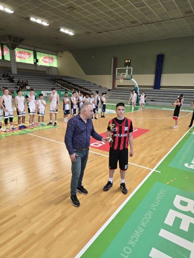 Баскетболният отбор на Механото с второ място на областното първенство