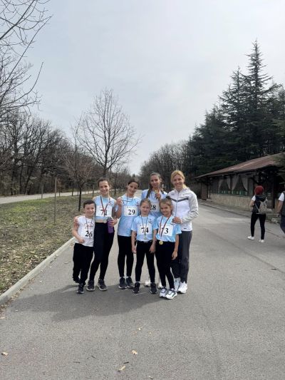 Медали за малките ни лекоатлети от състезателен крос в Хасково