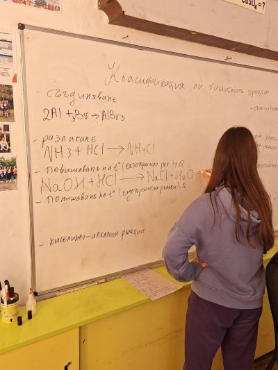 Открит лабораторен урок по химия и опазване на околната среда се състоя в ПХГ “Св. Св. Кирил и Методий“ - Казанлък 