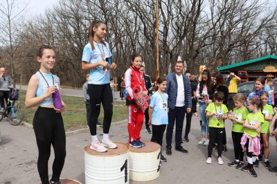 Медали за малките ни лекоатлети от състезателен крос в Хасково
