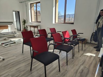 Доброволци в ход: 45 души помогнаха през уикенда за довършителните дейности в Академията за таланти