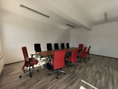 Доброволци в ход: 45 души помогнаха през уикенда за довършителните дейности в Академията за таланти