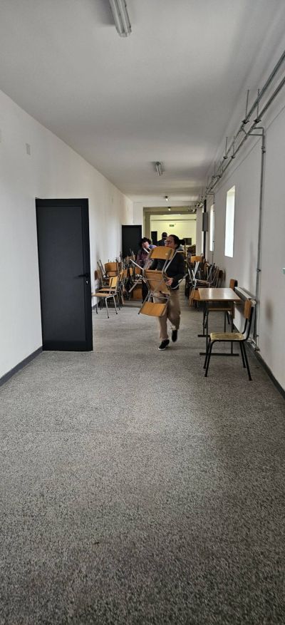 Доброволци в ход: 45 души помогнаха през уикенда за довършителните дейности в Академията за таланти