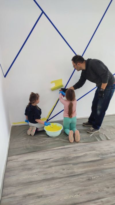 Доброволци в ход: 45 души помогнаха през уикенда за довършителните дейности в Академията за таланти