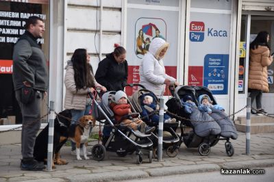 Десетки хора протестираха в Казанлък срещу насилието над животни