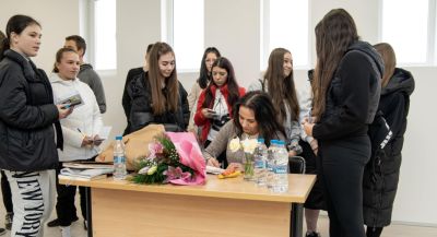 Гергана Стоянова - прекрасната актриса с омайващия глас, гостува на ПГЛПТ