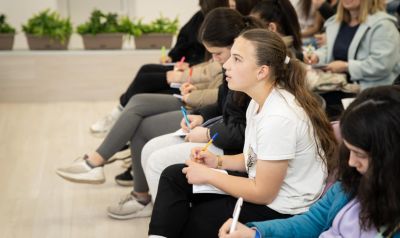 Гергана Стоянова - прекрасната актриса с омайващия глас, гостува на ПГЛПТ