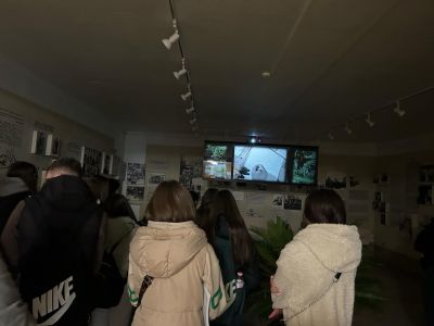 Интересни факти за живота на Чудомир научиха десетокласниците от ПХГ „Св. Св. Кирил и Методий“ по време на открит урок в музея