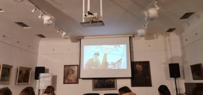 Интересни факти за живота на Чудомир научиха десетокласниците от ПХГ „Св. Св. Кирил и Методий“ по време на открит урок в музея