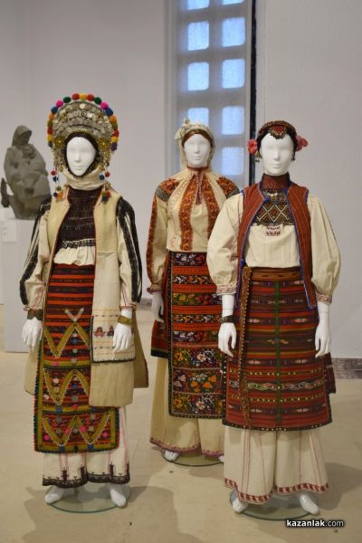 Изложба на редки и автентични носии от цялата страна откриха в Галерията на Казанлък
